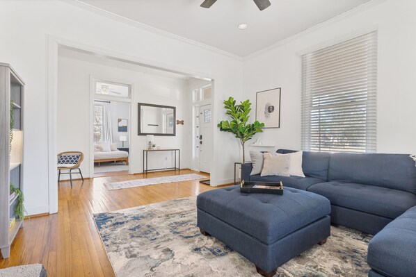 Smart TV - Pet Friendly 3 BR- 6 mins to Maxwell Base Sleeps 9 (Montgomery)
