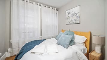 3 habitaciones, tabla de planchar con plancha, wifi y ropa de cama
