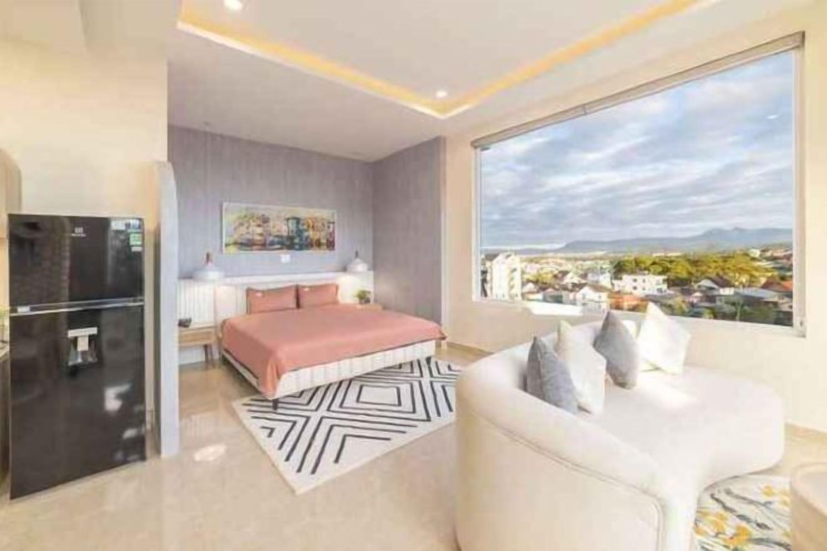 Seprai antialergi, meja kerja, ruang kerja ramah laptop, dan kedap suara