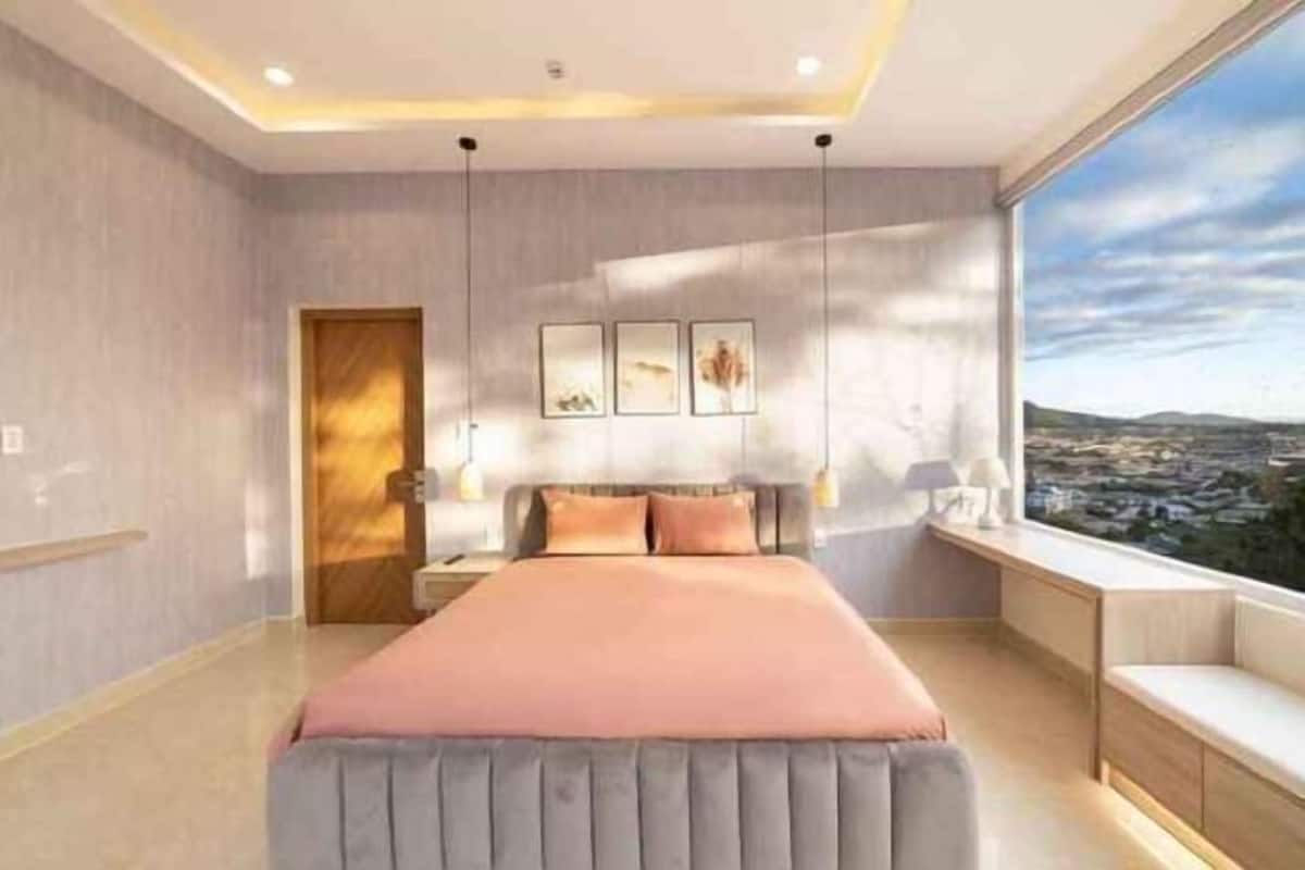 Seprai antialergi, meja kerja, ruang kerja ramah laptop, dan kedap suara