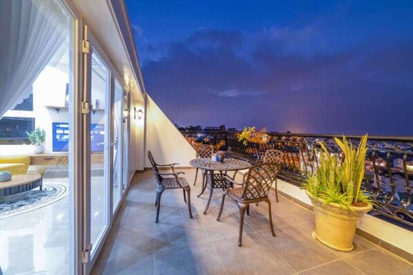Premium Apartment, Multiple Beds, Balcony | Balcony