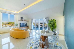 Apartemen Premium, Beberapa Tempat Tidur, balkon | Area keluarga | Televisi LED 40-inci dengan saluran TV digital