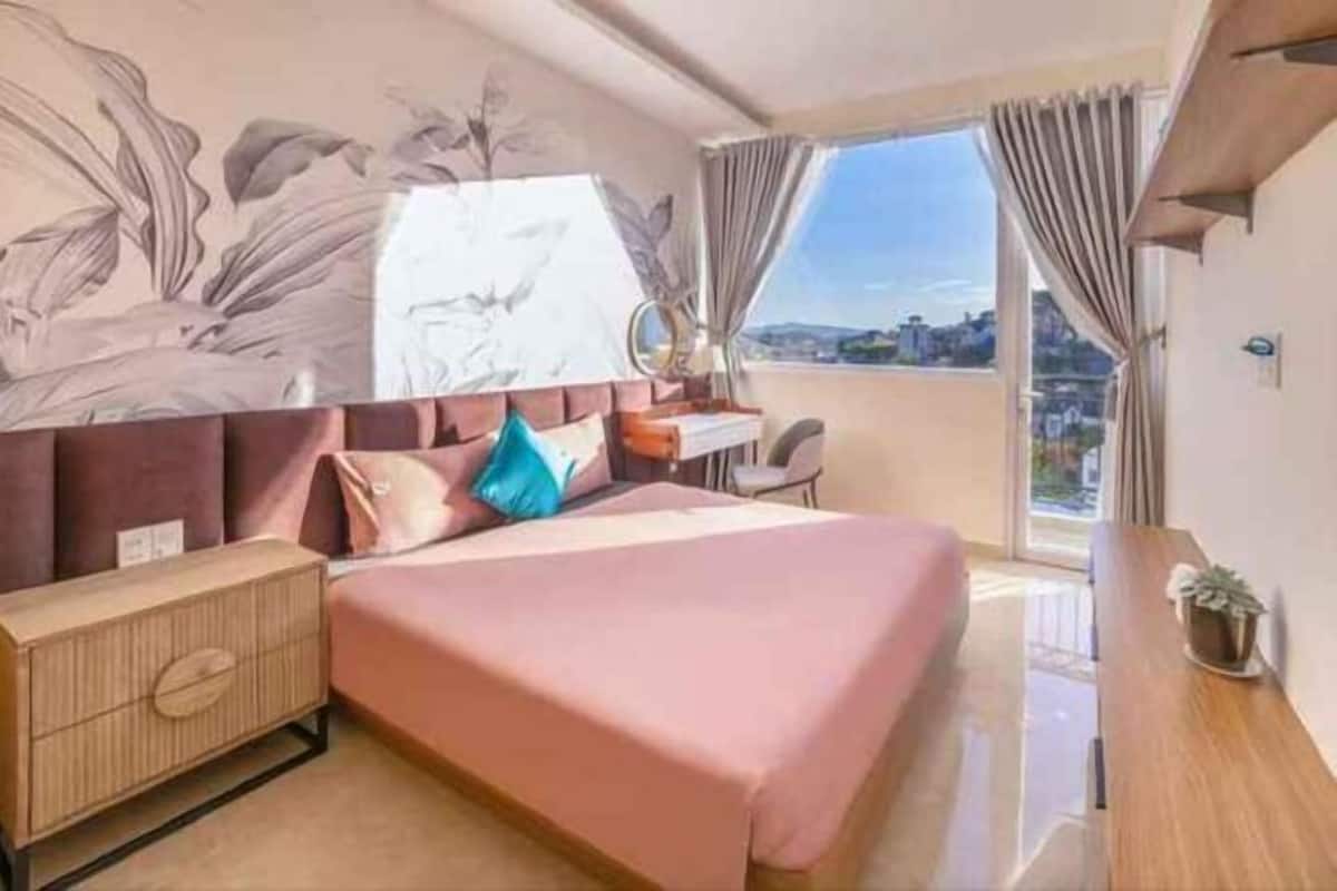 2 bedrooms, hypo-allergenic bedding, desk, laptop workspace