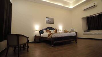 Habitación doble superior, 1 cama doble, vistas a la piscina | Wifi gratis y ropa de cama