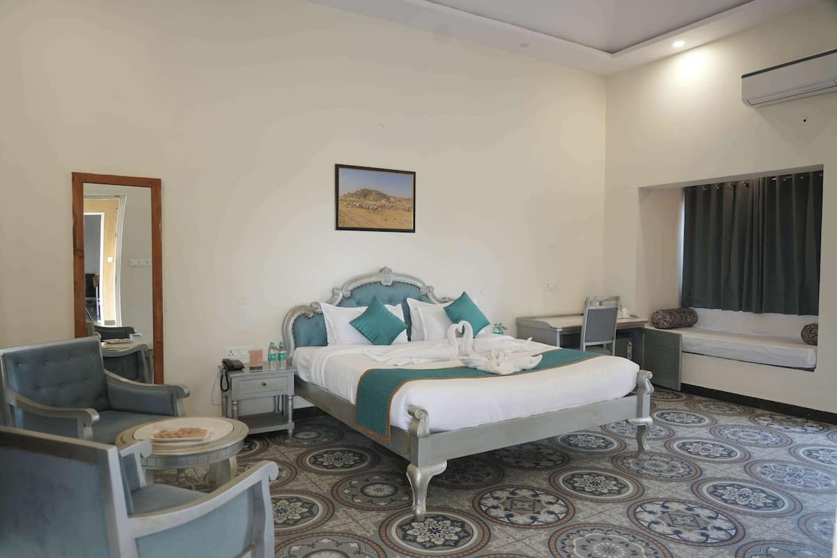 Luxury Room with Pool | Free WiFi