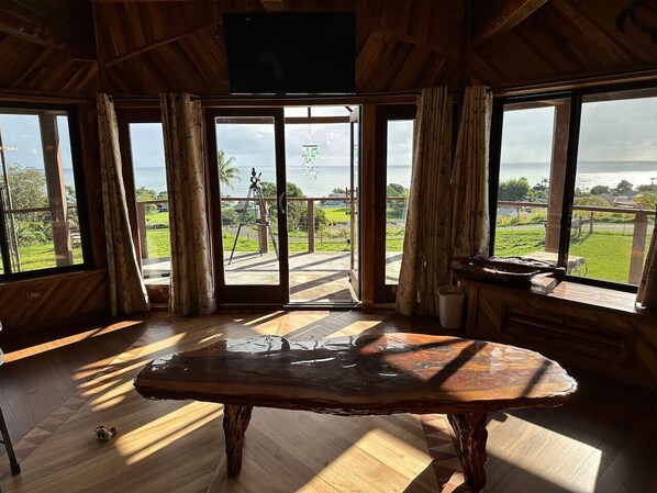 スマートテレビ、卓球台、ステレオ