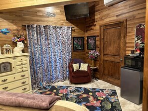 3 bedrooms, iron/ironing board, travel cot, free WiFi