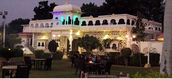 ด้านหน้าที่พัก