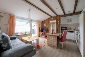 TV, stereo - Apartment '2, 45qm' with Private Terrace, Private Garden and Wi-Fi (Herscheid)