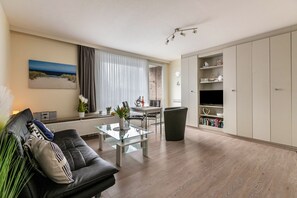 TV - Studio Apartment 'Top Lage - Fewo An Der Lagune' with Balcony (Büsum)