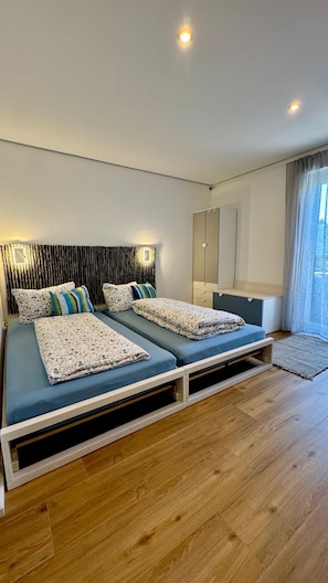 1 habitación, tabla de planchar con plancha, wifi gratis y ropa de cama 