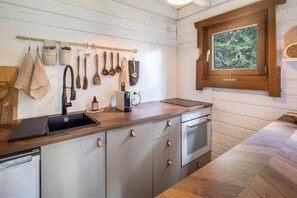 Køleskab, ovn, kogeplade, opvaskemaskine