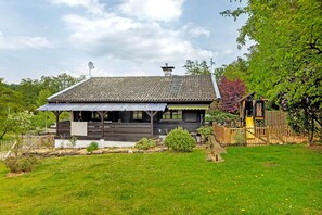Exterior - Holiday Home 'Almhütte ' with Terrace, Garden and Wi-Fi (Ulrichstein)