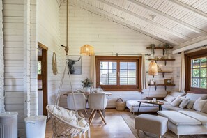 Televisión y chimenea 