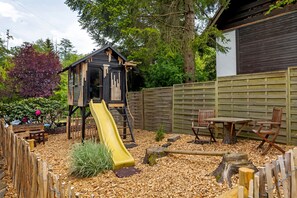 Children’s area - Holiday Home 'Almhütte ' with Terrace, Garden and Wi-Fi (Ulrichstein)