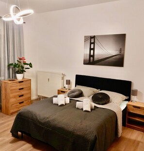 1 habitación, tabla de planchar con plancha, wifi gratis y ropa de cama 