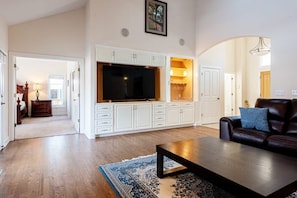 TV, fireplace, stereo - Luxurious High End 4BR Boulder Retreat (Boulder)