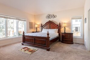 4 habitaciones, tabla de planchar con plancha, cuna de viaje y wifi