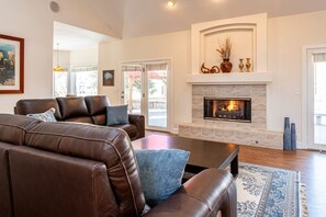 TV, fireplace, stereo