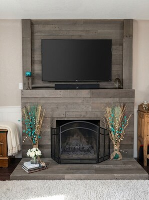 Interior - Incredible 3800 sf Home - Sleeps 16! (Wheat Ridge)