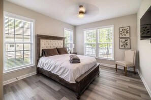 7 bedrooms, iron/ironing board, travel cot, free WiFi - 7BR Private Paradise 2 Story Dock, Beach, Hot Tub (Mineral)