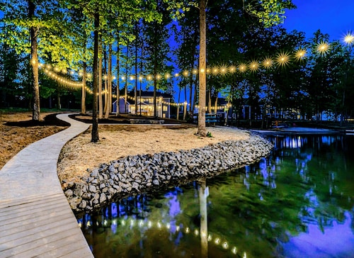 7BR Private Paradise 2 Story Dock, Beach, Hot Tub