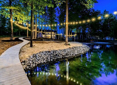 7BR Private Paradise 2 Story Dock, Beach, Hot Tub