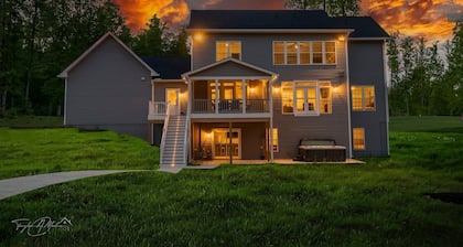 7BR Private Paradise 2 Story Dock, Beach, Hot Tub