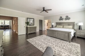 7 bedrooms, iron/ironing board, travel cot, free WiFi - 7BR Private Paradise 2 Story Dock, Beach, Hot Tub (Mineral)