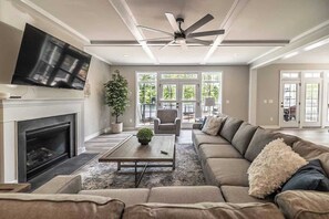 Smart TV, fireplace, video games, offices - 7BR Private Paradise 2 Story Dock, Beach, Hot Tub (Mineral)