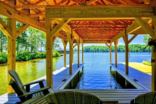 Lakefront Lake Anna with Cove, Dock, Deck, Hot Tub