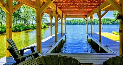 Lakefront Lake Anna with Cove, Dock, Deck, Hot Tub