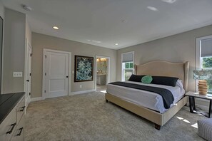 5 bedrooms, iron/ironing board, travel cot, free WiFi - Lakefront Lake Anna with Cove, Dock, Deck, Hot Tub (Mineral)