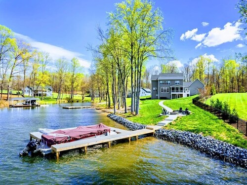 7BR Private Cove Lakefront Lake Anna Beach & Dock