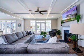 TV connectée, cheminée, jeux vidéo, espaces bureaux