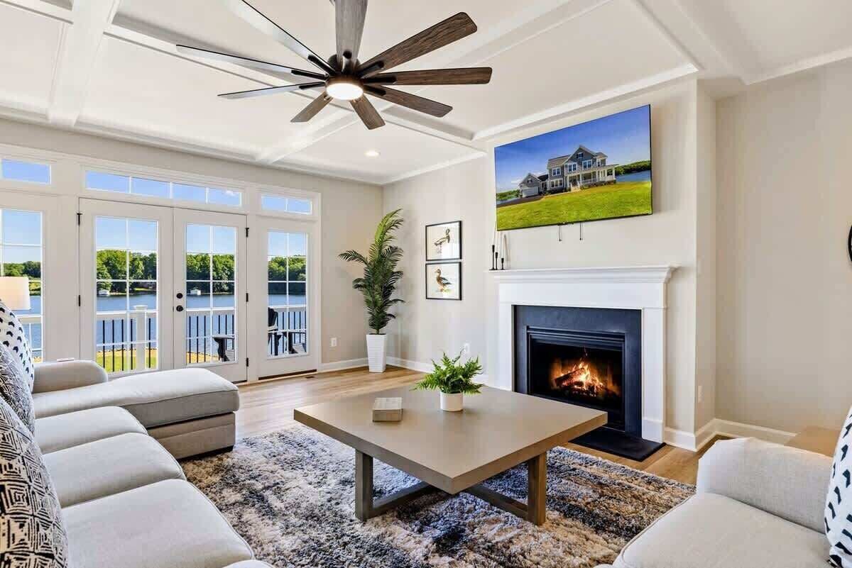 Smart TV, fireplace, video games, offices