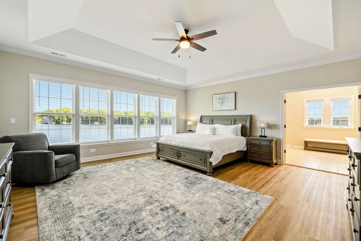 7 bedrooms, desk, iron/ironing board, travel crib