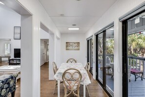 Dining - Gorgeous Near Beach Pool Home in West Rocks (Sanibel)