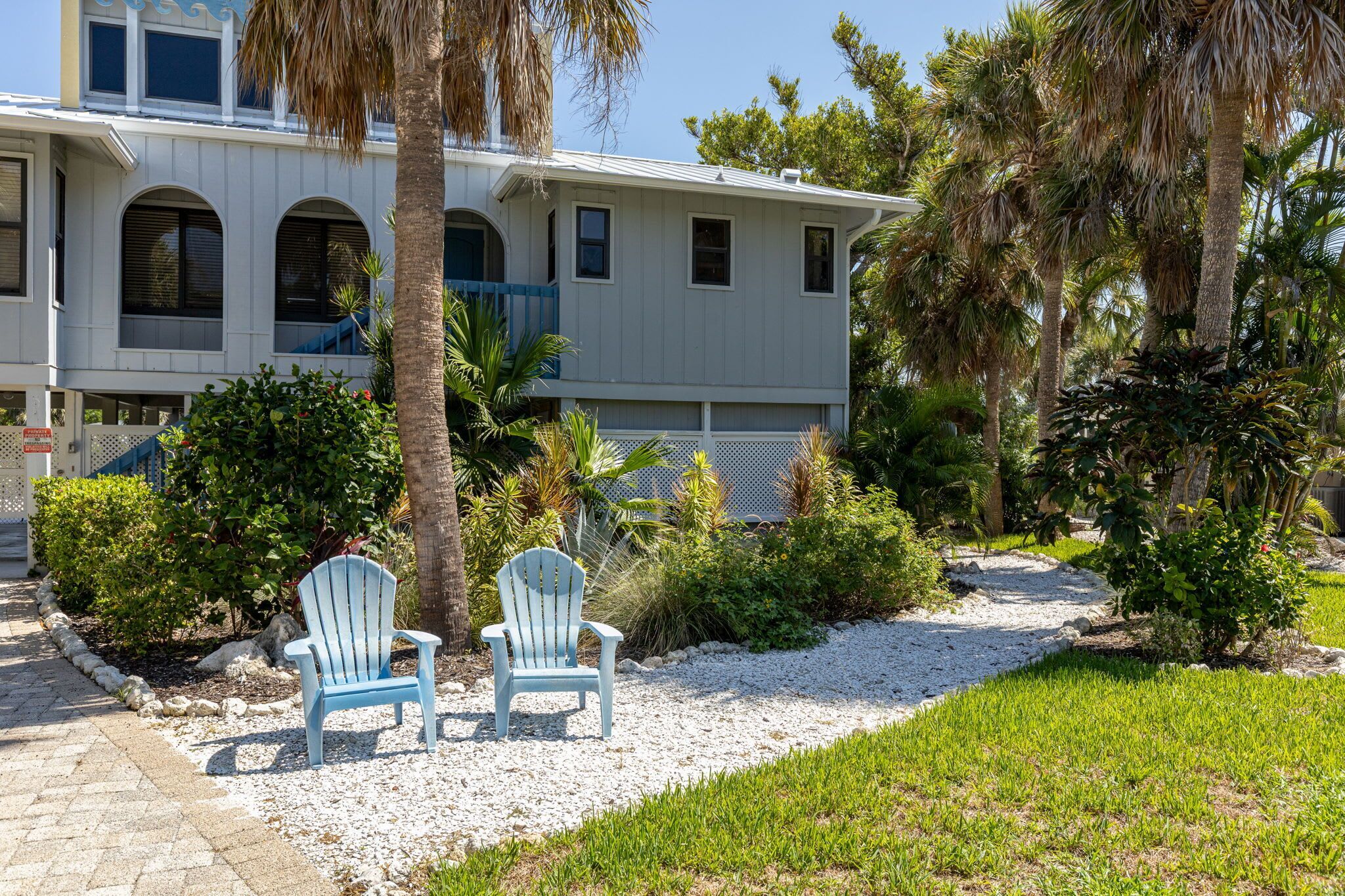 Unique home steps to the beach