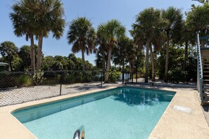 A heated pool - Gorgeous Near Beach Pool Home in West Rocks (Sanibel)