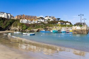 Beach - Spacious Home, Private Parking, Central Newquay (Newquay)