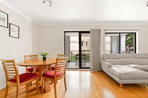 Lovely 2-Bed with Balcony 150 m from Coogee Beach