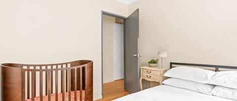 2 chambres, fer et planche à repasser, Wi-Fi, draps fournis