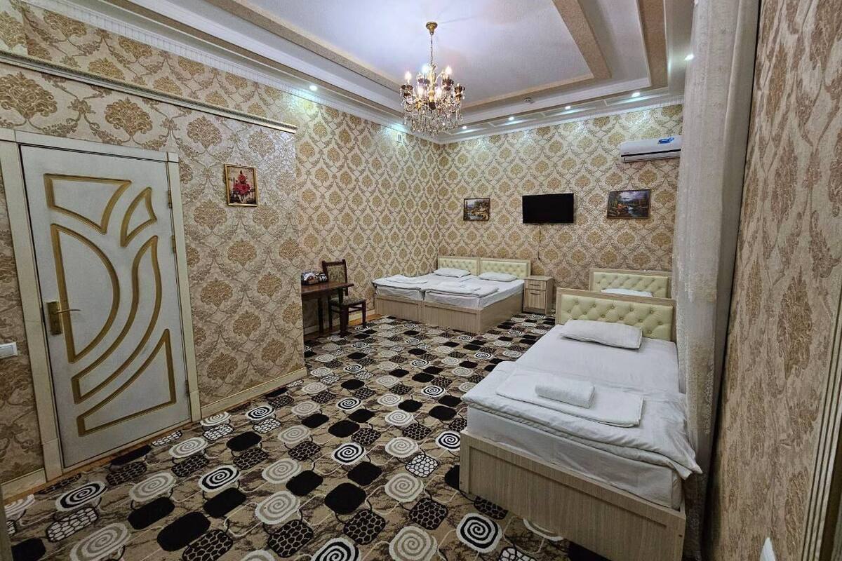 Luxury Quadruple Room | Desk