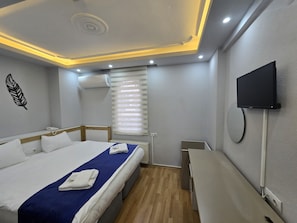 Ropa de cama de alta calidad, minibar, muebles diferentes y wifi gratis 