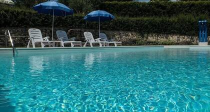 Casa Gioele A: A welcoming apartment situated in a quiet location, a few minutes from the town center, with Free WI-FI.