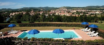 Casa Gioele B: A welcoming apartment situated in a quiet location, a few minutes from the town center, with Free WI-FI.