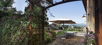 Casa Gioele B: A welcoming apartment situated in a quiet location, a few minutes from the town center, with Free WI-FI.