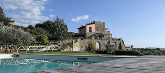 Villa Pietrina: An elegant and welcoming three-story ancient watch tower surrounded by the greenery, with Free WI-FI.
