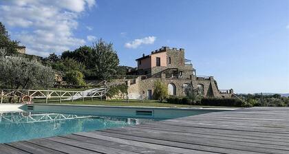 Villa Pietrina: An elegant and welcoming three-story ancient watch tower surrounded by the greenery, with Free WI-FI.
